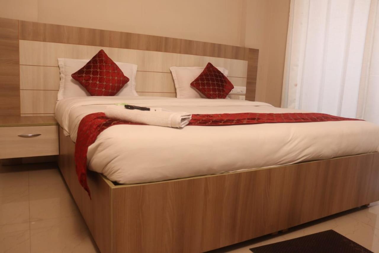 Dubey Homestay - 500 Meter From Temple Вриндавана Экстерьер фото